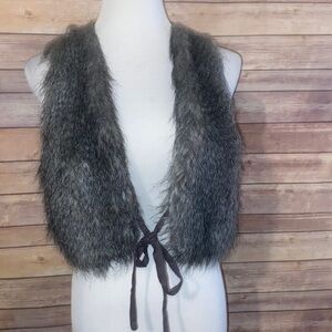 🎈Sale🎈Forever 21 Love 21 Faux Fur Cropped Vest